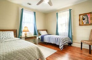2 habitaciones, tabla de planchar con plancha, wifi y ropa de cama 
