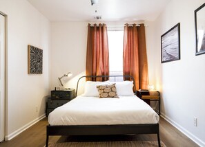 2 bedrooms, iron/ironing board, WiFi, bed sheets - Curated Central Location LA (Los Angeles)