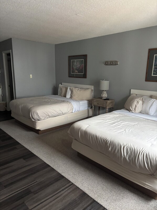 Basic Double Room, Patio | Desk, laptop workspace, blackout curtains, iron/ironing board - The Nisswa Motel (Nisswa)