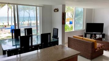 Superior-Apartment, Strandblick | Wohnbereich