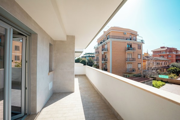 Unclassified image, 1 of 26, button - Twins Royal Suite (Rome)