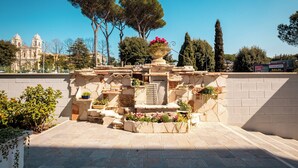 Exterior - Twins Royal Suite (Rome)