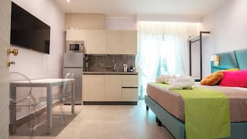 Estudio clásico | 1 habitación y espacio para trabajar con laptop