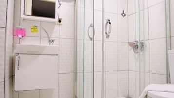 Triple Room | Bathroom | Shower, hair dryer, towels, soap