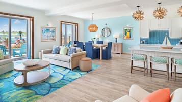 أغطية فراش متميزة وخزنة داخل الغرفة وستائر تعتيم ومكواة/لوح كي