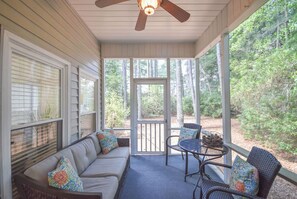 Outdoor dining - The Pinehurst Sanctuary (Pinehurst)