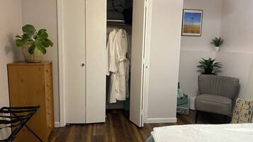 Fer et planche Ă repasser, Wi-Fi, draps fournis