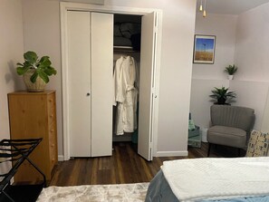 Iron/ironing board, WiFi, bed sheets - Little Apple Getaway (Manhattan)