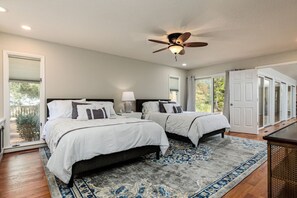 3 bedrooms, iron/ironing board, WiFi, bed sheets