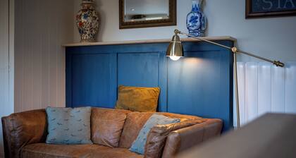 Cosy and Equipped, Pvt Garden, Direct Access to Public Footpath, Dog Friendly.