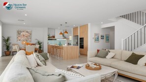 Smart TV, books - Kingsleys Charm at Boat Harbour (Boat Harbour)