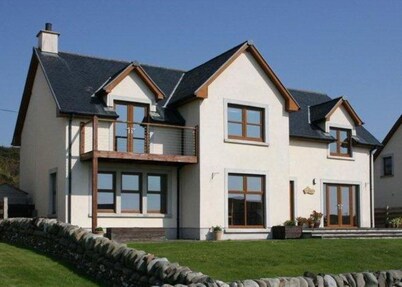Inchlonaig House - sleeps 10 guests  in 5 bedrooms