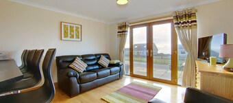 Inchlonaig House - sleeps 10 guests in 5 bedrooms
