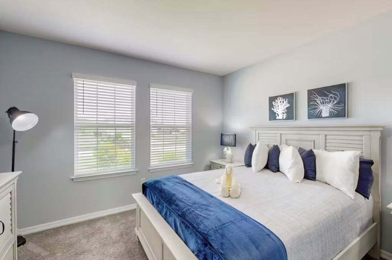 4 ห้องนอน, ผ้าม่านกันแสง, ห้องเก็บเสียง, เตารีด/โต๊ะรีดผ้า