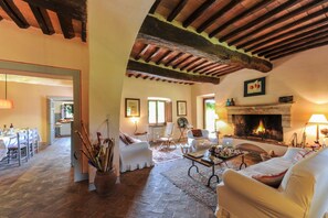 Smart-tv en een open haard