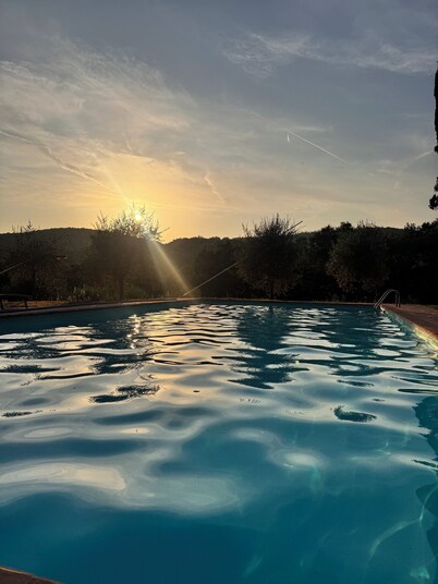 4-bedroom stonehouse with stunning pool in the Chianti countryside with WiFi, AC