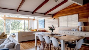 Interior - Everlong Mollymook - Spacious Home on Beachside Golf Course with Ocean views (Mollymook)
