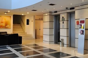 Apartment | Lobby