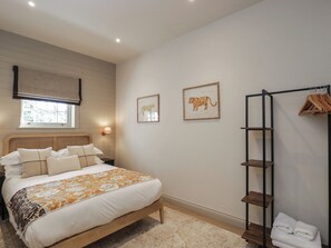 2 bedrooms, individually decorated, individually furnished, free WiFi - Rowan (Newbury)