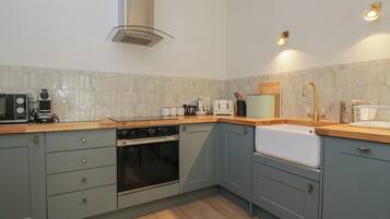 Dishwasher, cookware/dishes/utensils