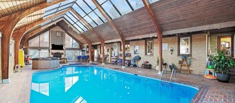 Indoor Pool Retreat Near Chicago: Sleeps 16, Hot Tub, Sauna, 5BR/4BA