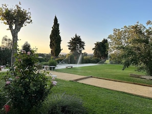 Property grounds - Beautiful family home with swimming pool (La Bâtie-Rolland)