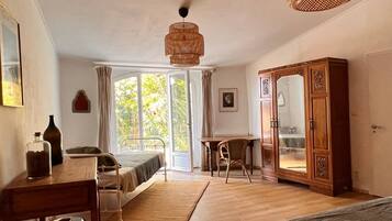 3 bedrooms, iron/ironing board, travel crib, WiFi