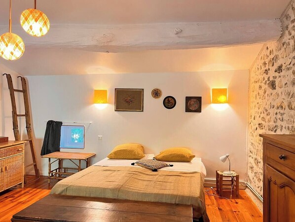 3 habitaciones, tabla de planchar con plancha, cuna de viaje y wifi