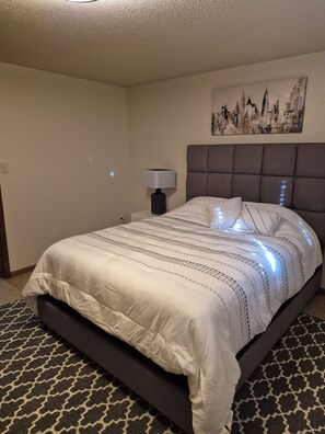 4 bedrooms, iron/ironing board, WiFi, bed sheets