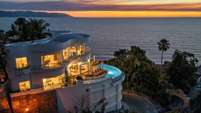 Casa Paakat - Luxury villa with chef, bartender, daily housekeeping and ocean views
