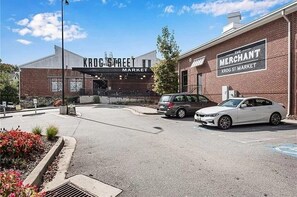 Property grounds - Modern 1 BR Retreat: Next to Beltline, Ponce, Keurig (Atlanta)