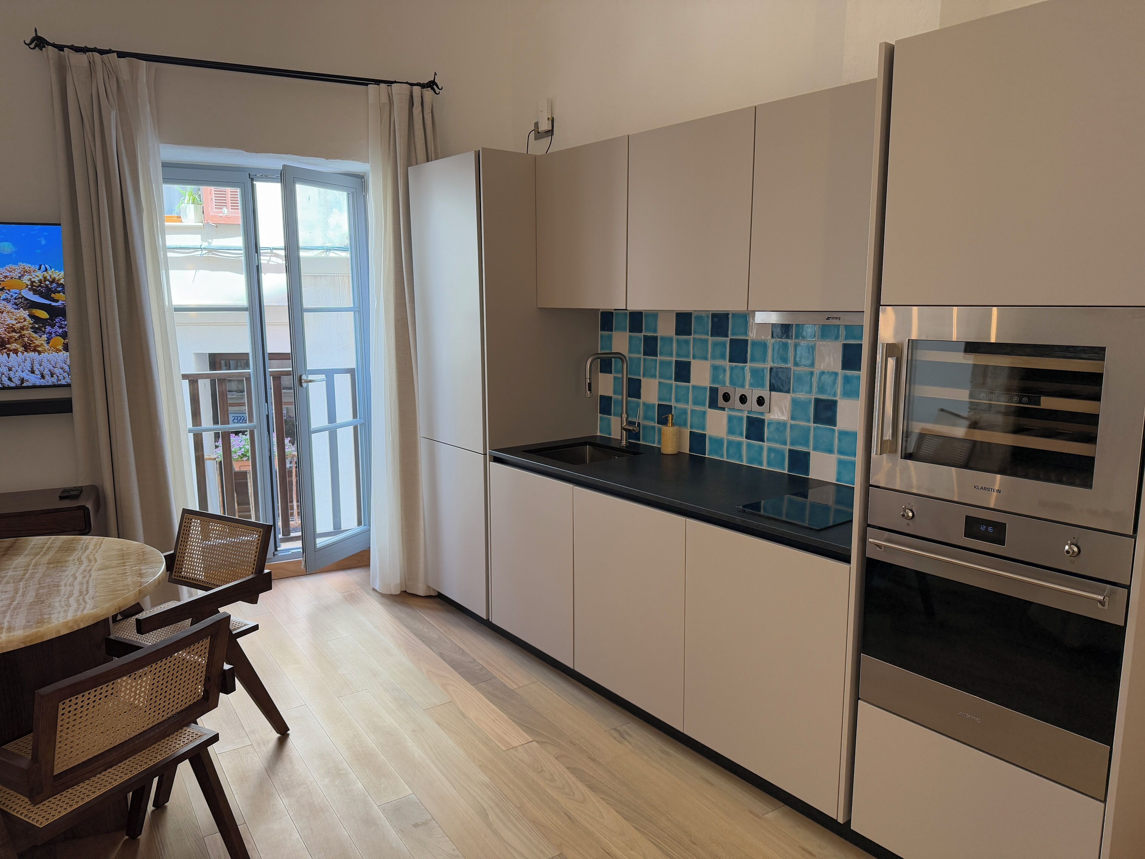 Exclusive Studio Suite, City View | Private kitchen | Eco-friendly cleaning products, paper towels