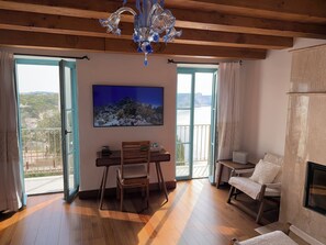 奢华套房, 海景 | 埃及棉床单、高档床上用品、免费迷你吧物品、办公桌