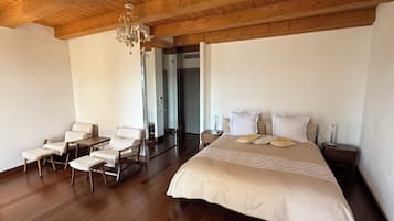 Luxury Suite, Sea View | Egyptian cotton sheets, premium bedding, free minibar items, desk