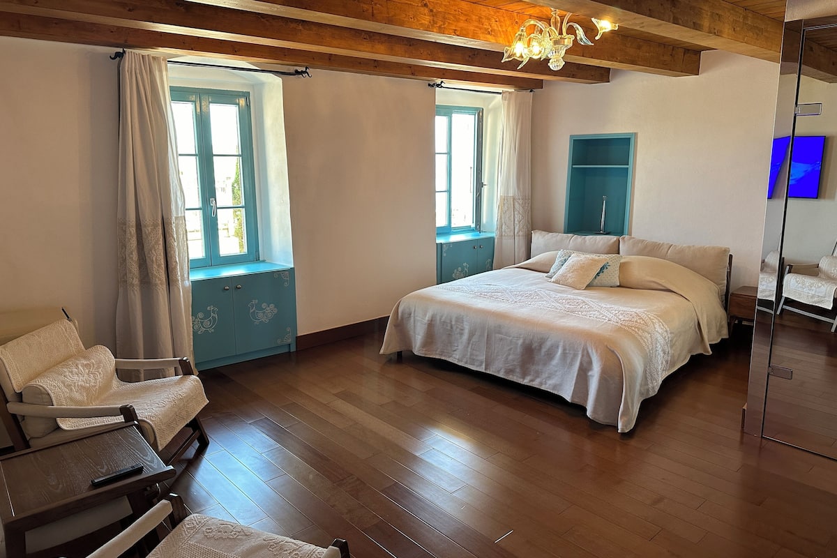 Luxury Suite, Sea View | 1 bedroom, Egyptian cotton sheets, premium bedding, free minibar items