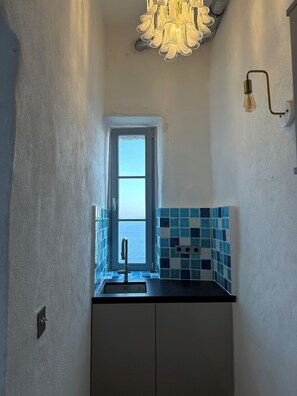 Presidential Studio Suite, Sea View | Private kitchen | Eco-friendly cleaning products, paper towels - Entre Ciel et Mer Hotel (Bonifacio)
