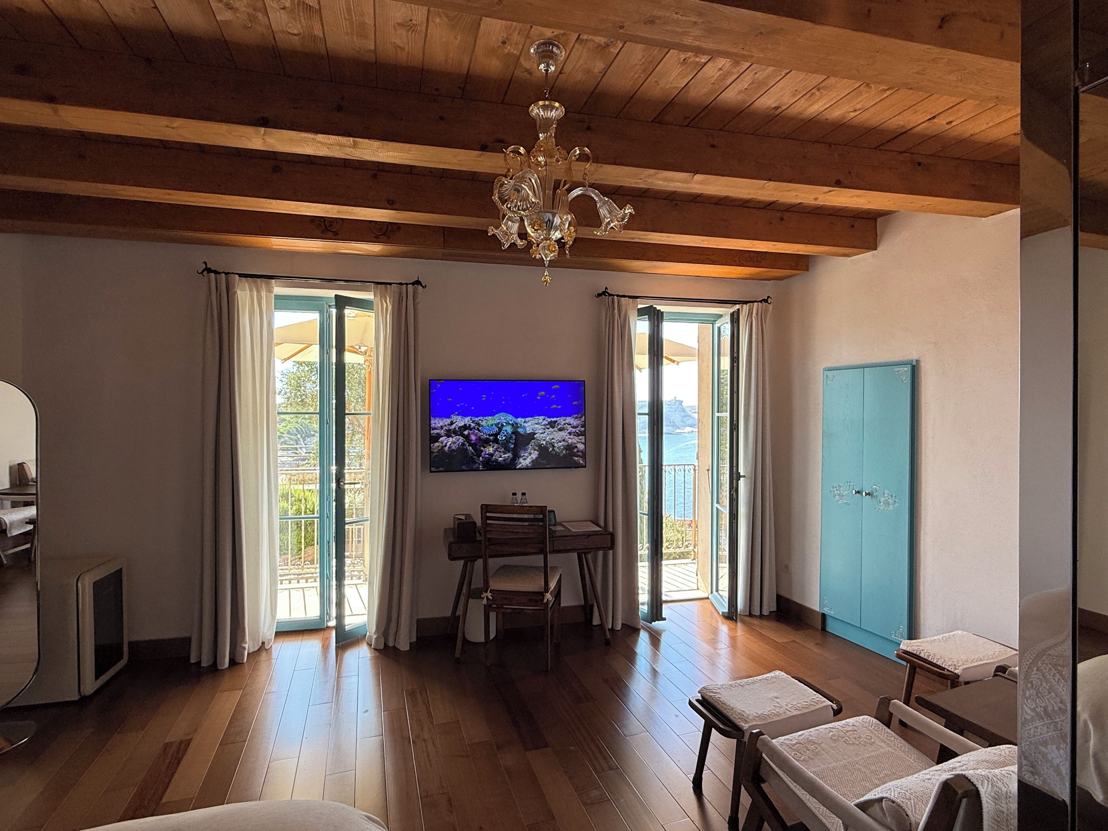 Luxury Suite, Sea View | Egyptian cotton sheets, premium bedding, free minibar items, desk