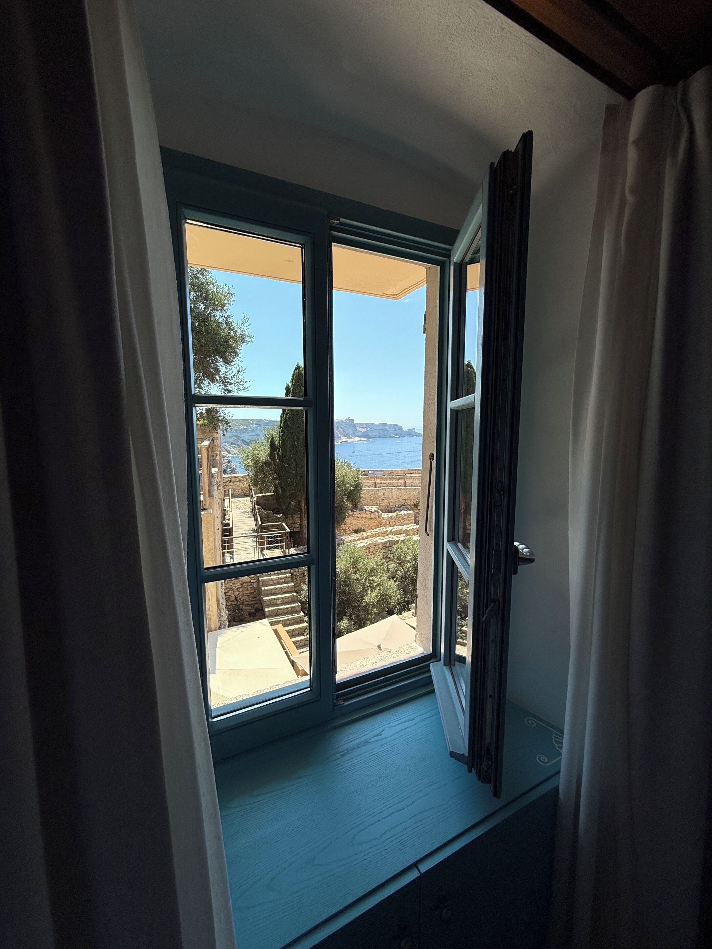Luxury Suite, Sea View | Egyptian cotton sheets, premium bedding, free minibar items, desk