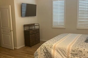 4 bedrooms, desk, iron/ironing board, free WiFi