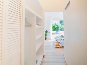 3 عدّة غرف نوم وسرير سفر وواي فاي وملاءات أسرّة