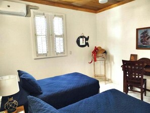 2 slaapkamers, een bureau, een strijkplank/strijkijzer, gratis wifi