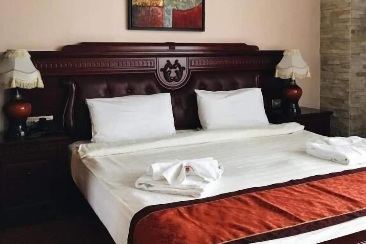 Double Room, City View | 1 bedroom, in-room safe, desk, laptop workspace
