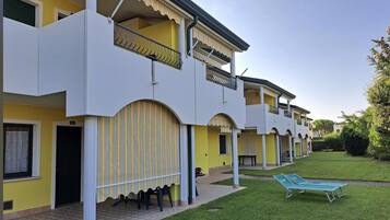 Departamento, 2 habitaciones, patio, vista al jardín | Exterior