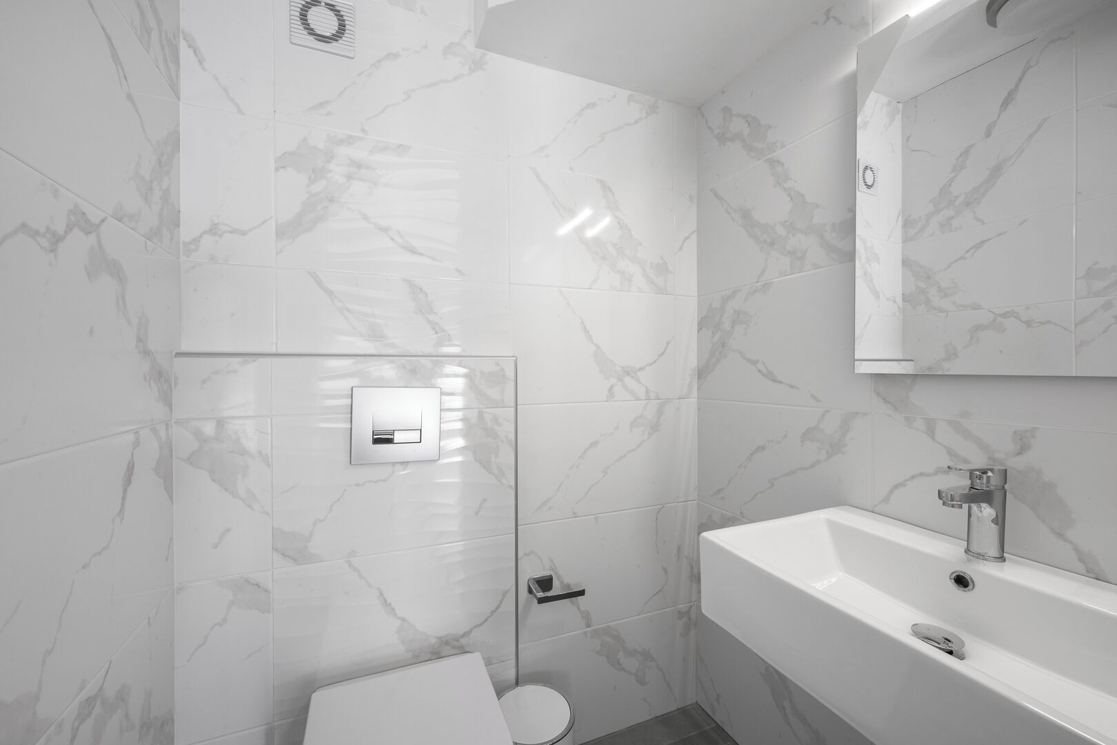 A bathroom with a toilet, a sink, and a bathtub.