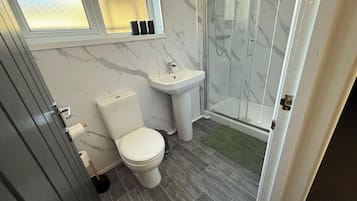House | Bathroom | Shower, towels