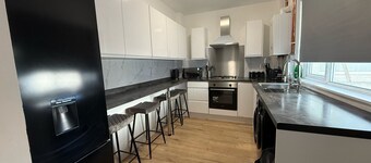 Large and Peaceful 4-bedroom House in Bridgend