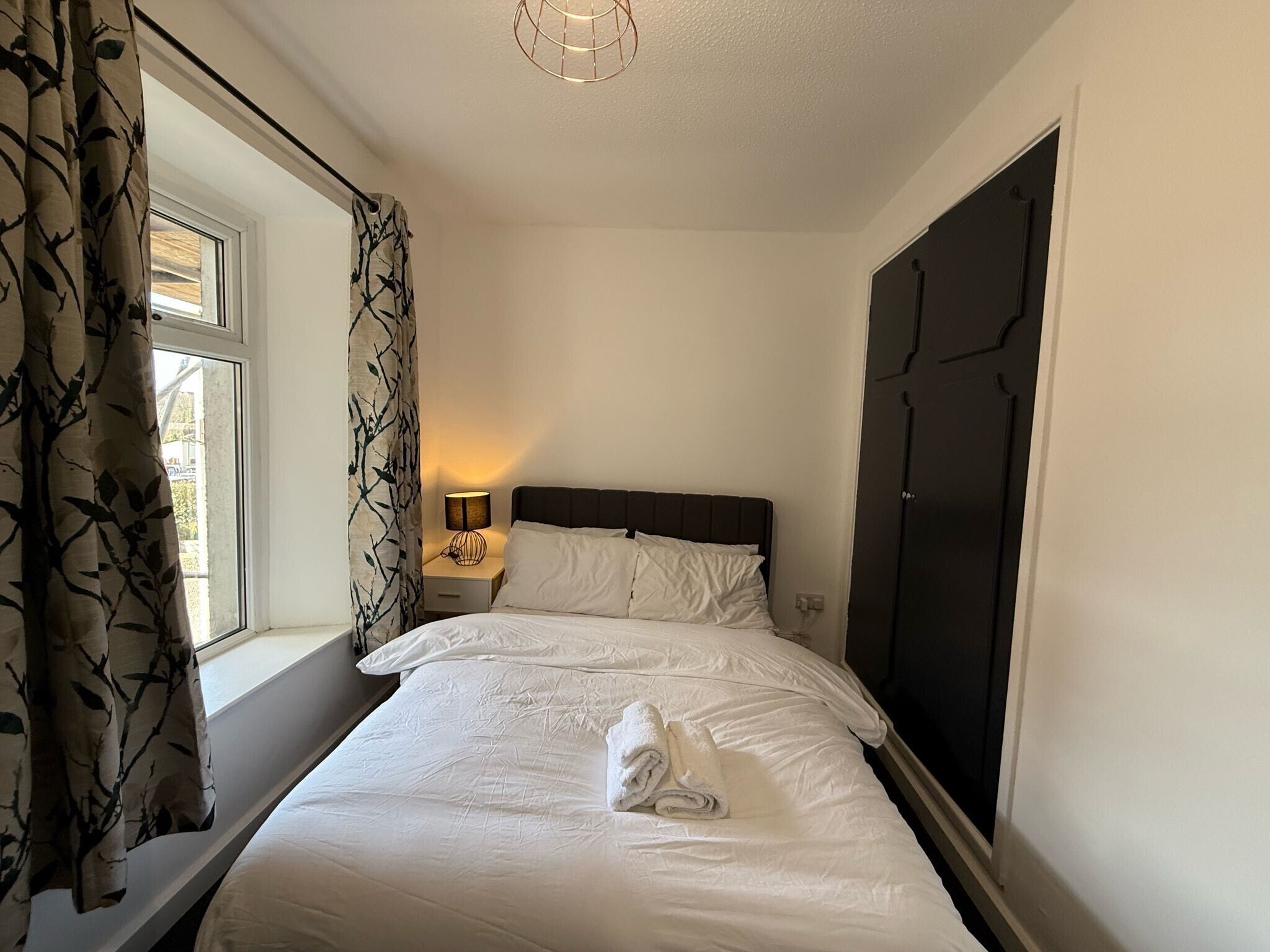 House | 4 bedrooms, free WiFi, bed sheets