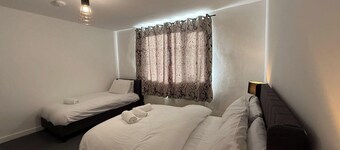 Large and Peaceful 4-bedroom House in Bridgend