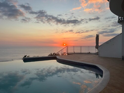 Ocean view  1-bedroom villa  Anchor in  White House