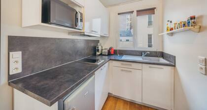 confortable studio in the oberkampf district